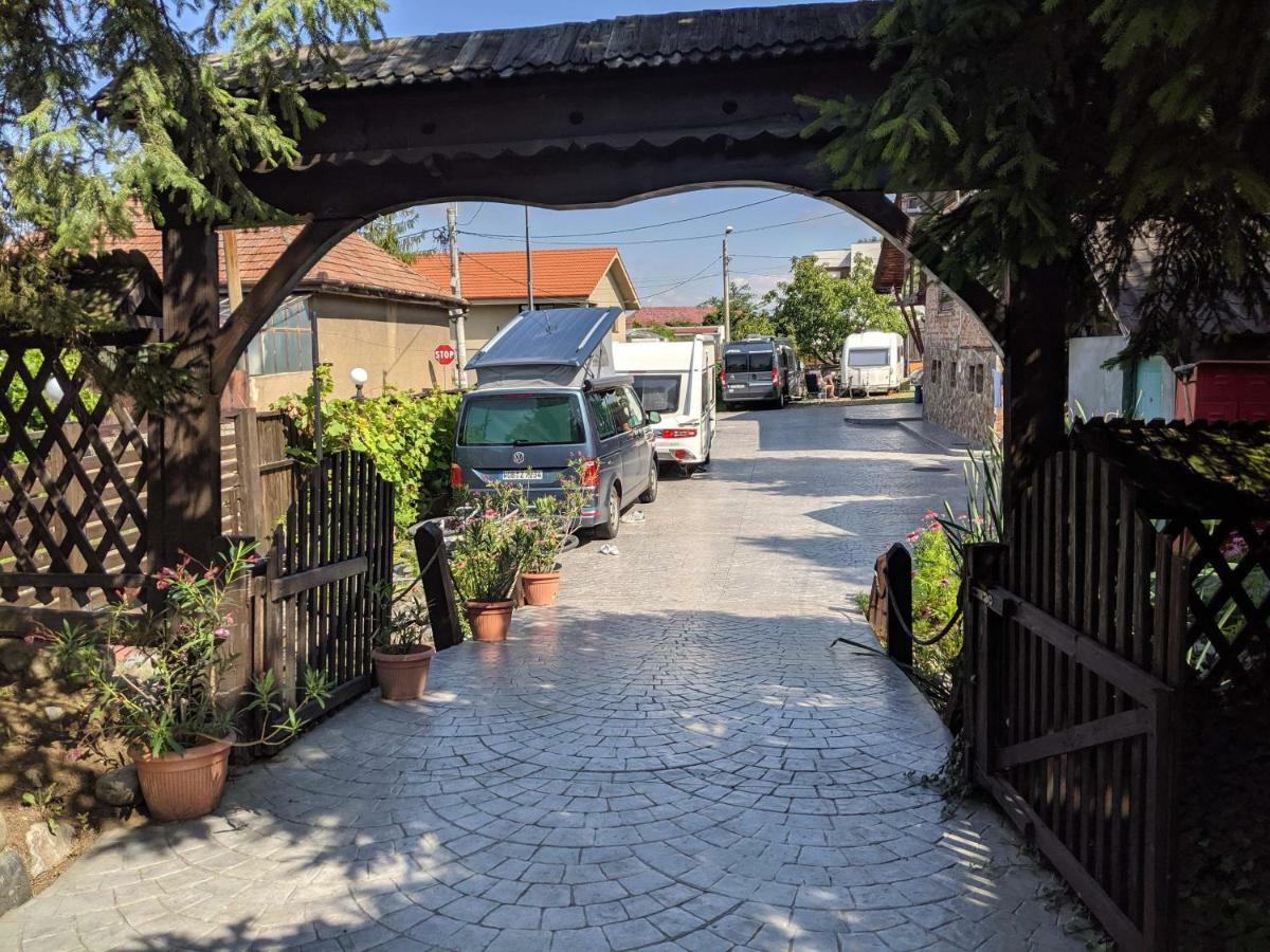 Camping Robinson Country Club Oradea Exterior photo